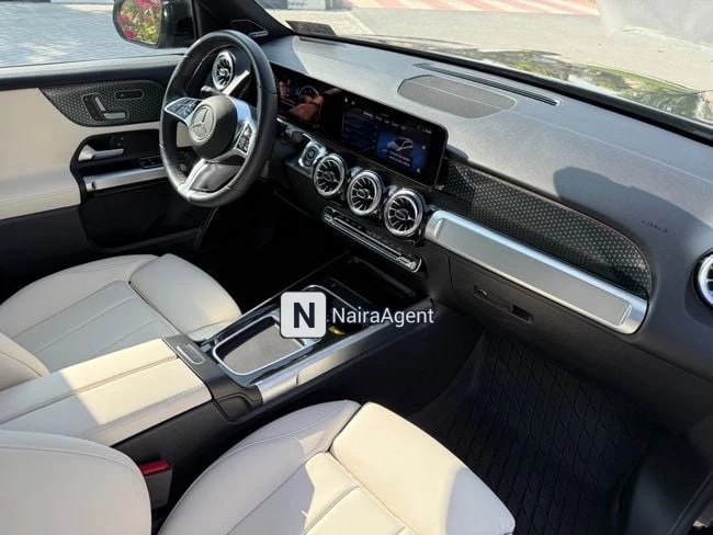 Mercedes Benz GLB250 gallery image