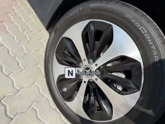 Mercedes Benz GLB250 gallery image